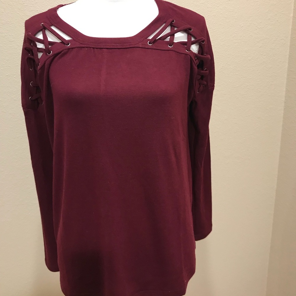 Pretty Wine colored top - Picture 2 of 5